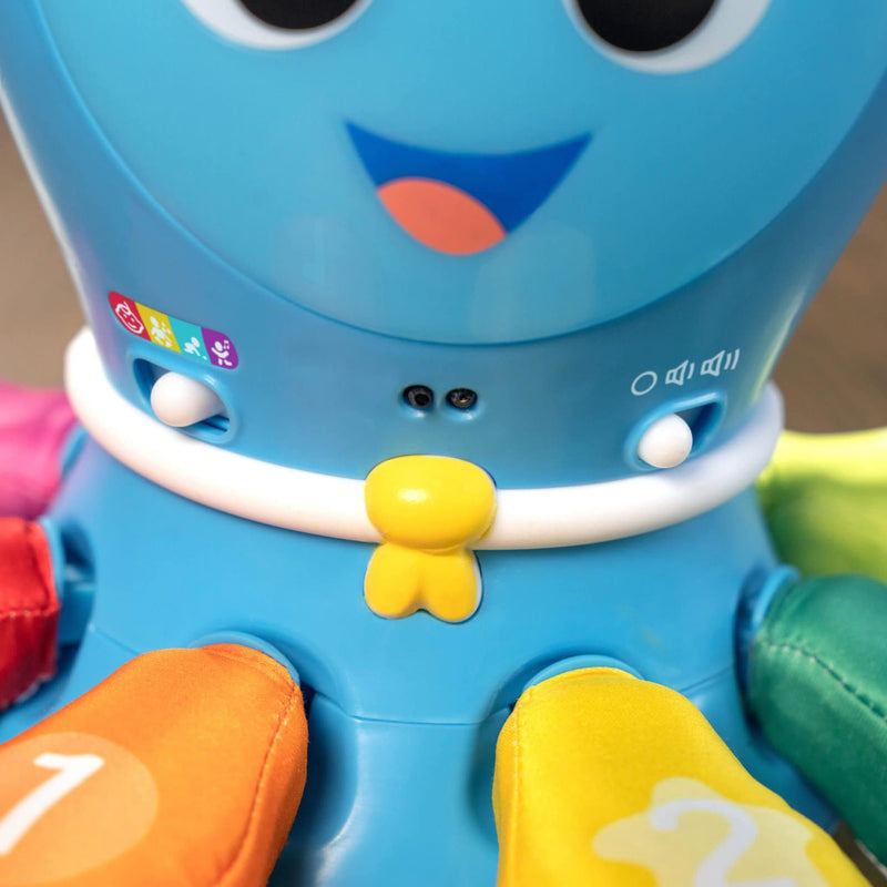Baby Einstein 4-i-1 Crawl & Chase Pal - Go Opus Go™