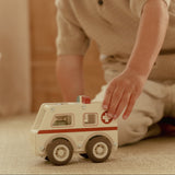 Little Dutch Ambulance inkl. redder