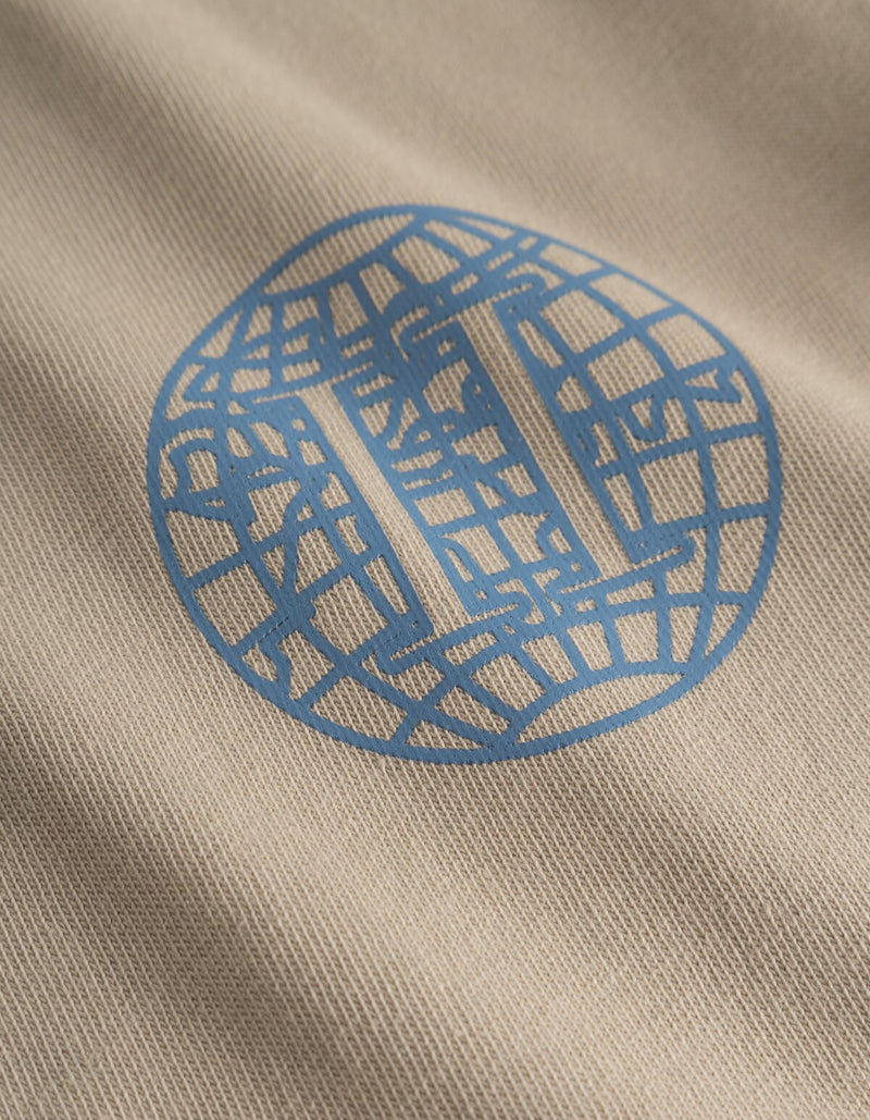 LES DEUX Globe T-Shirt - Light Desert Sand